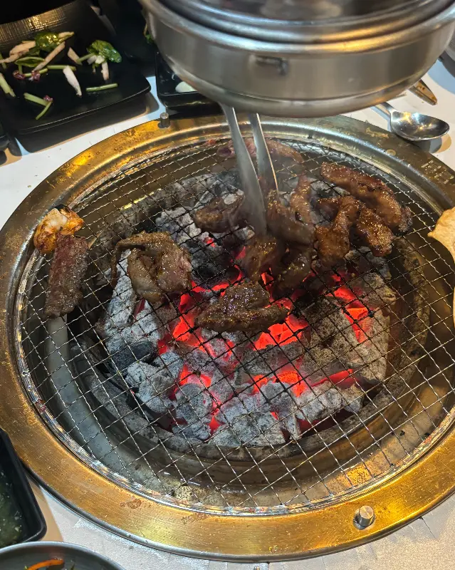 맛있게 익어가는 소갈비살