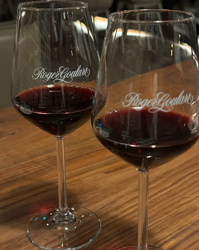 분위기 있는 와인잔