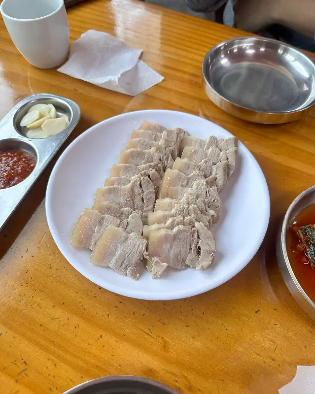 윤기가 흐르는 편육