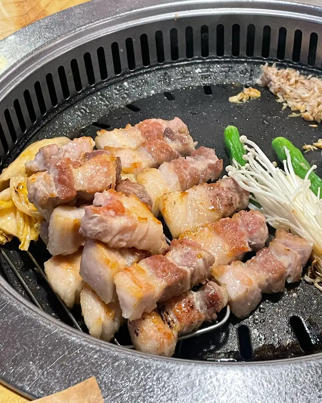 노릇하게 구워진 삼겹살