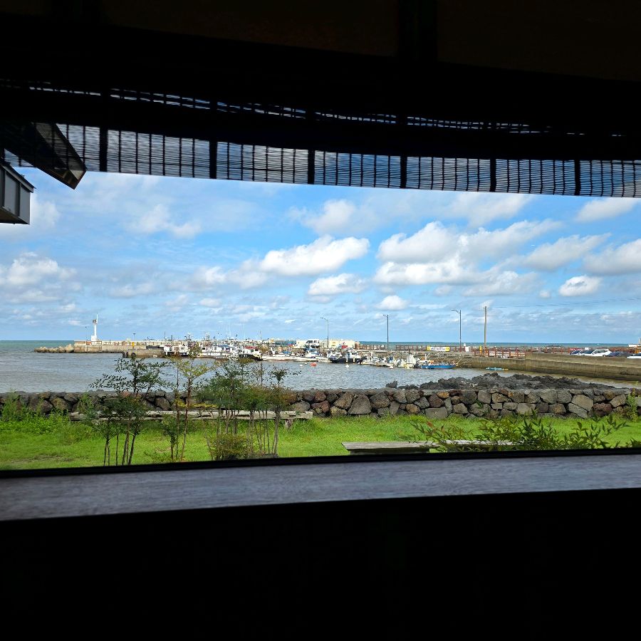 동경밥상 창밖 풍경