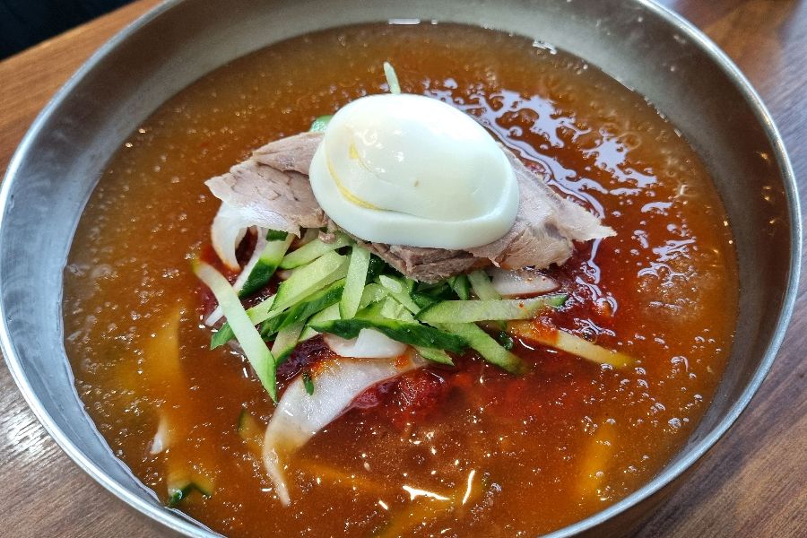 돈까스와 밀면 환상적인 조합