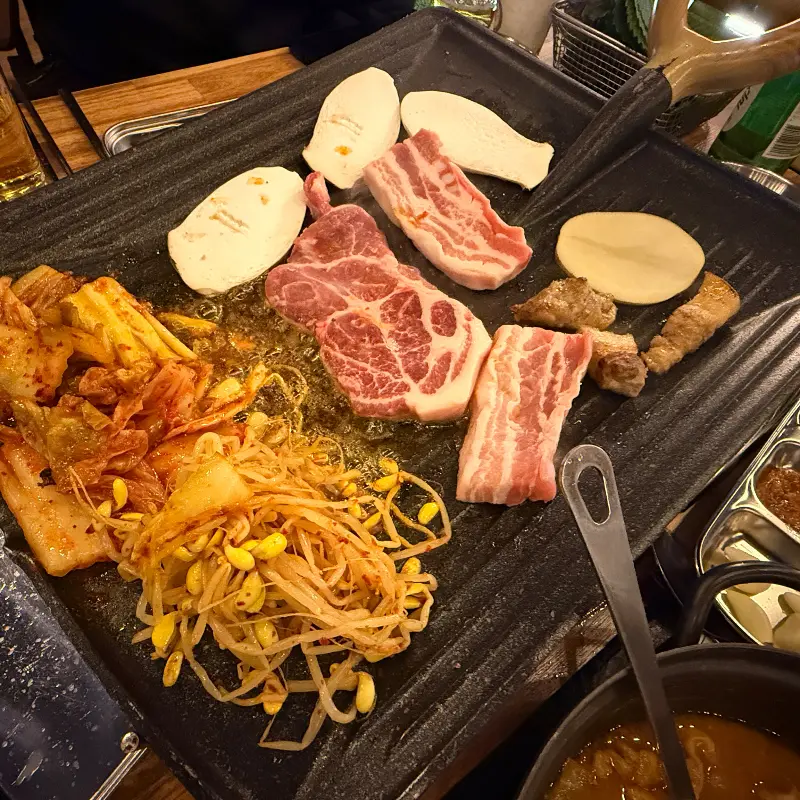맛있는 삼겹살과 버섯