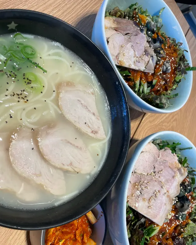 흑돼지 고기국수