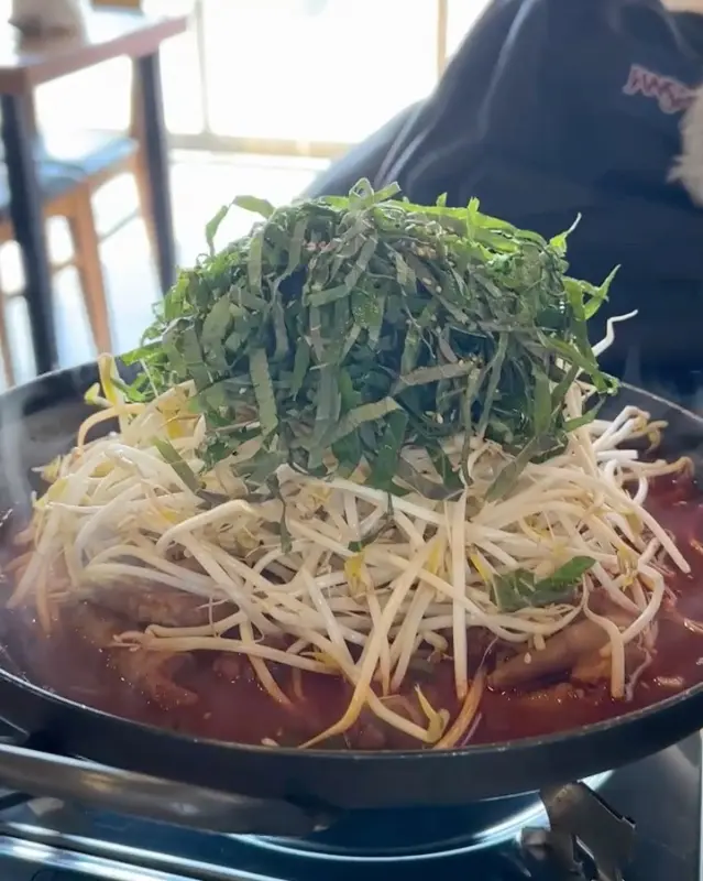 푸짐한 닭볶음탕, 보기만 해도 군침이 꿀꺽