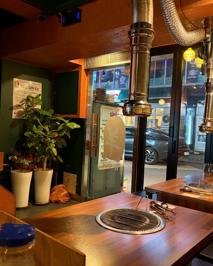 따뜻한 분위기의 태인양꼬치 내부