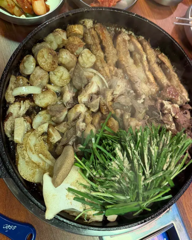 노릇노릇하게 익어가는 곱창