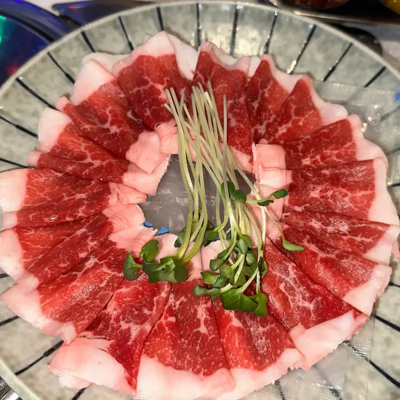 싱싱함이 가득한 차돌육회