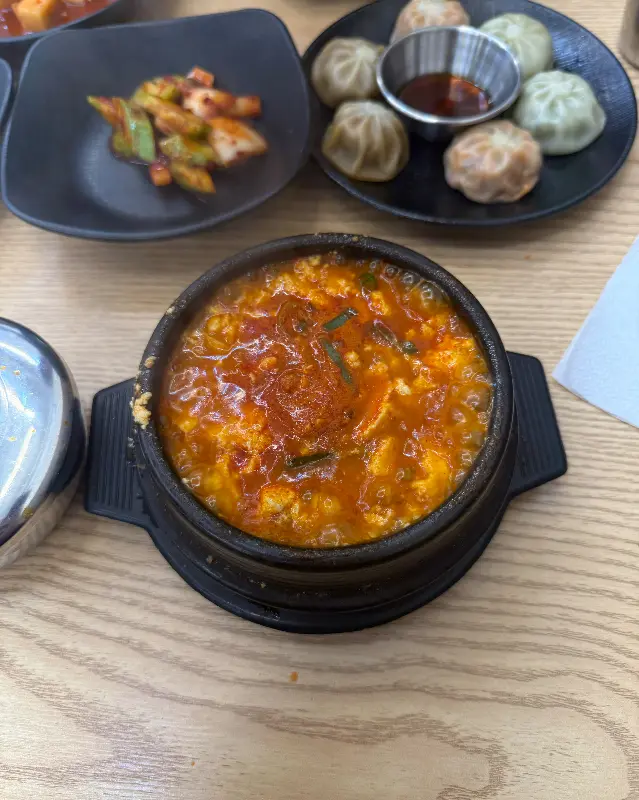 고소함이 느껴지는 순두부찌개