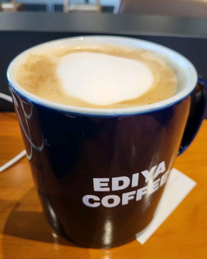 이디야 울산전하스위첸점 카페라떼