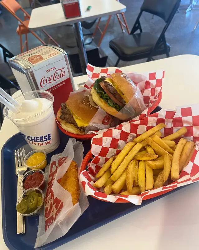 햄버거, 감자튀김, 밀크쉐이크