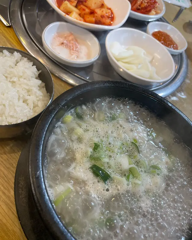 푸짐한 순대국 한 상 차림