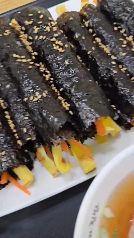 꼬마김밥의 단면
