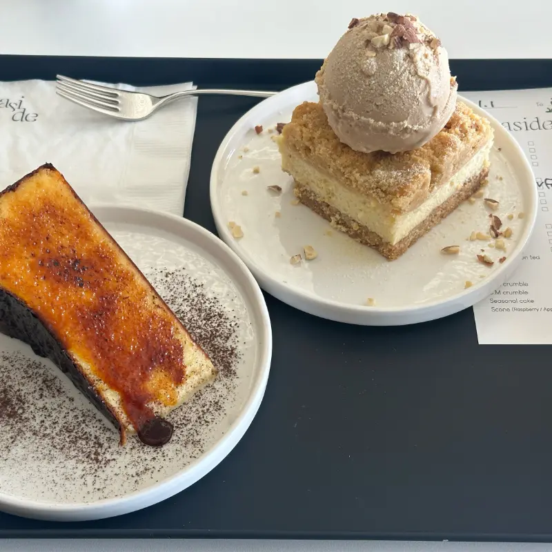 바스크 치즈 케이크와 커피