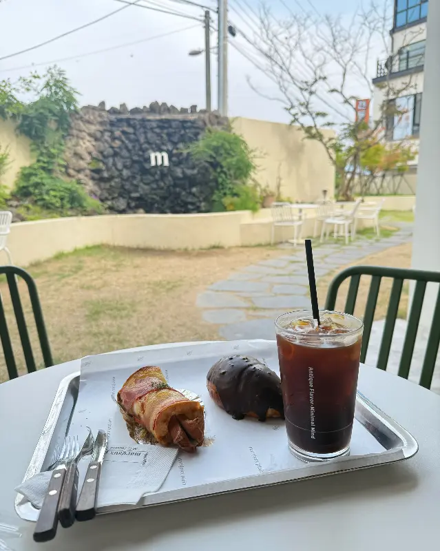 마고플레인에서 즐기는 커피와 빵