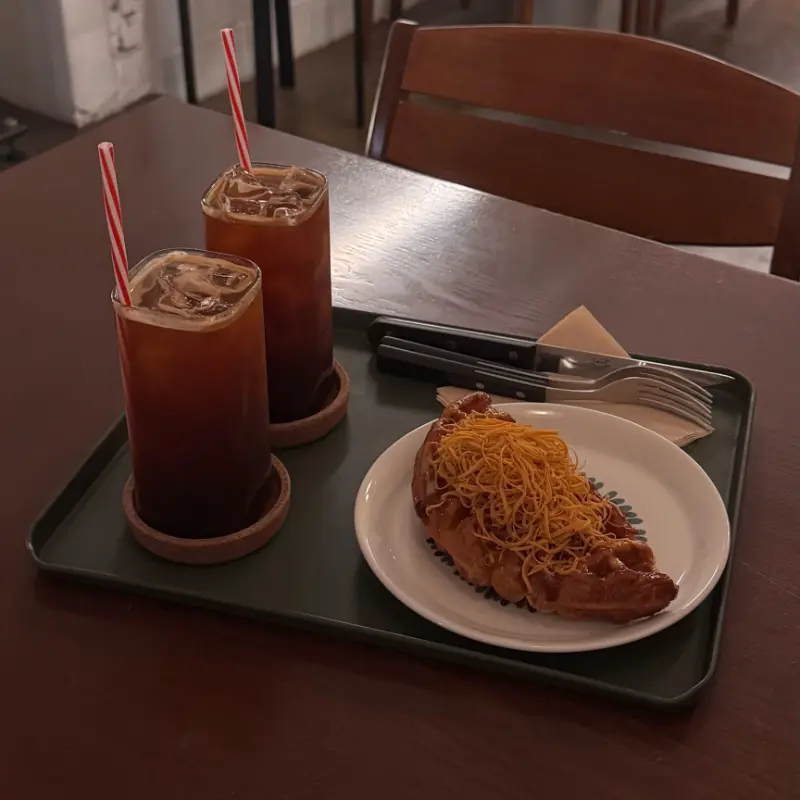 두바이 크로플과 음료