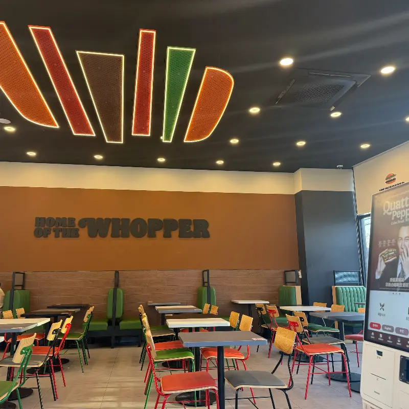 넓고 쾌적한 매장 내부