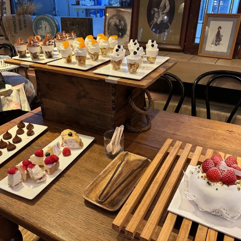 다채로운 디저트 뷔페