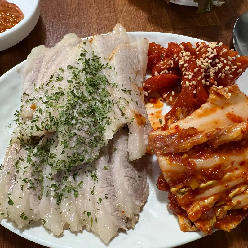 보쌈과 김치의 환상적인 조화