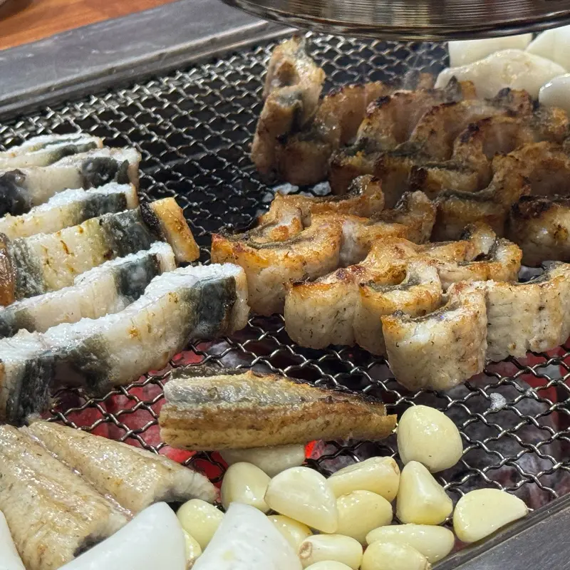 장어와 떡의 환상적인 조합