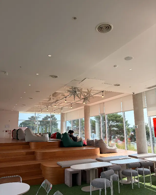 계단식 좌석 공간