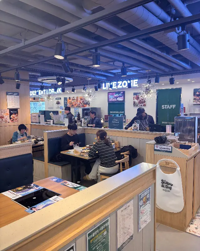 넓고 쾌적한 매장 내부