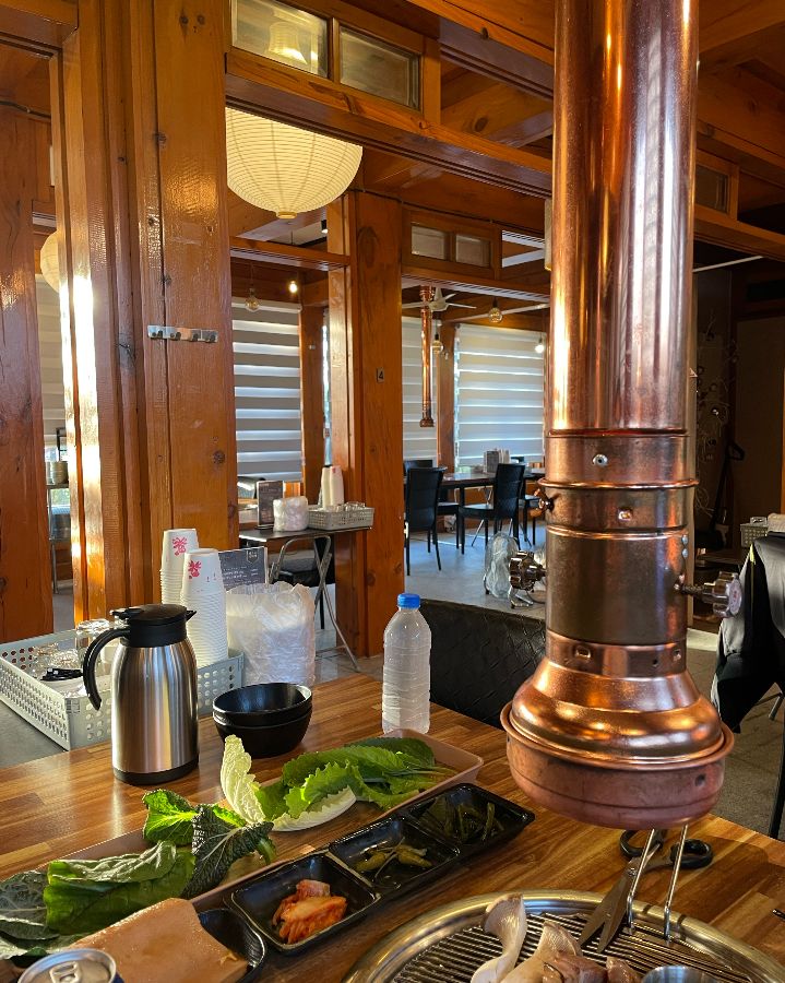 흑돈짚의 깔끔하고 넓은 내부