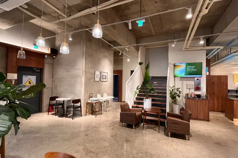 넓고 깔끔한 내부