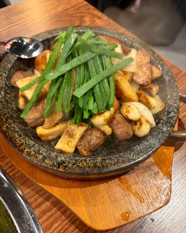 사이드 메뉴인 목살 소세지의 모습