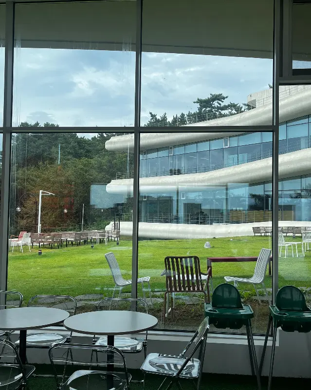 창밖으로 보이는 풍경