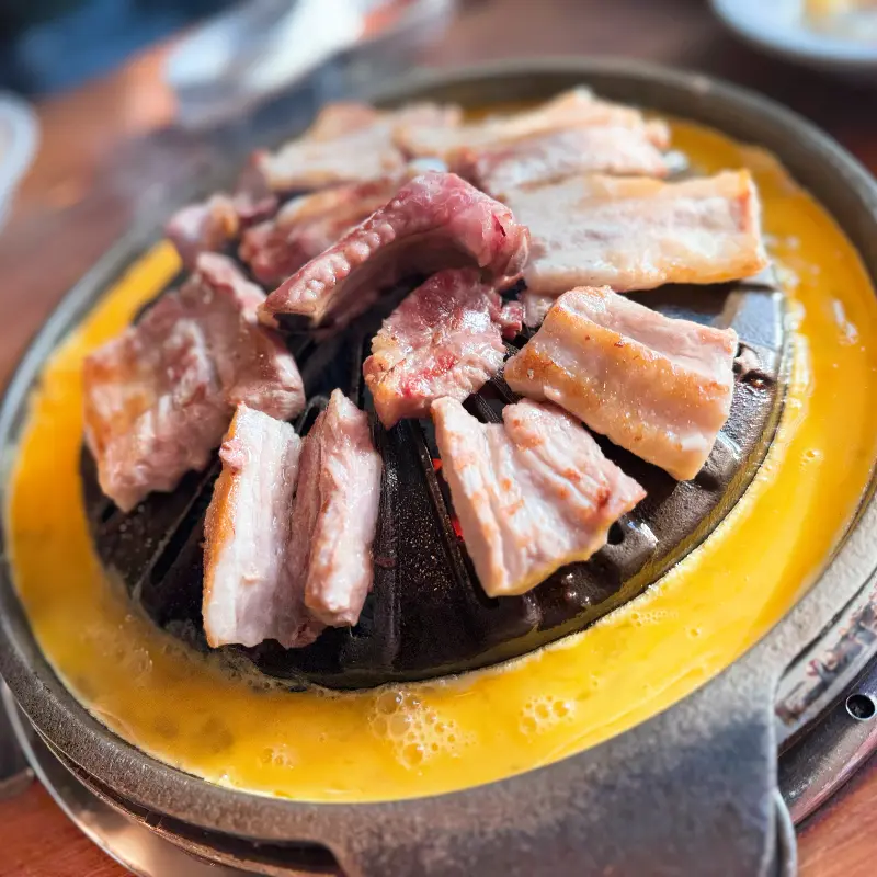 지글지글 익어가는 돼지 생갈비