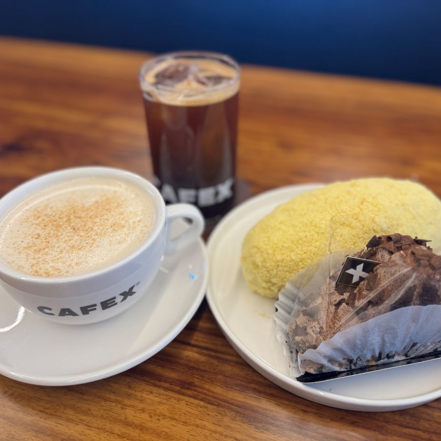 몽베크림빵과 커피