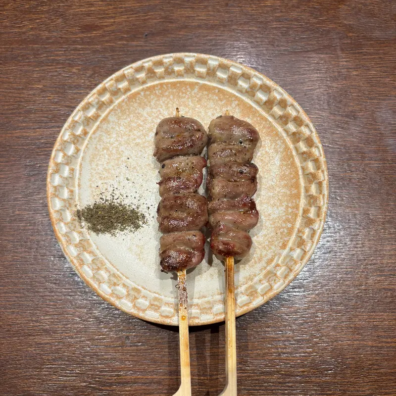 윤기가 흐르는 염통 꼬치