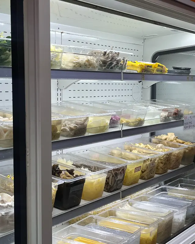 신선한 마라탕 재료 냉장고