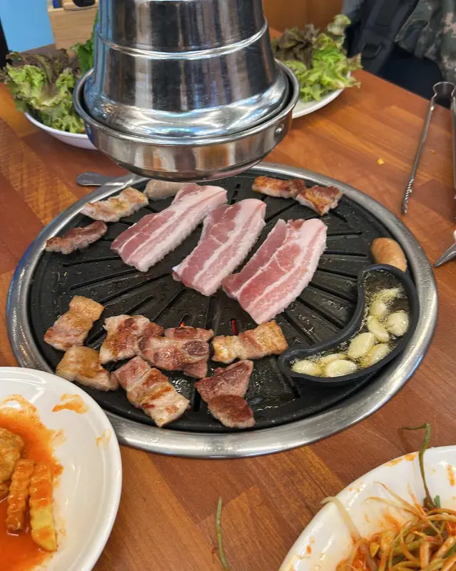 노릇노릇 구워진 삼겹살