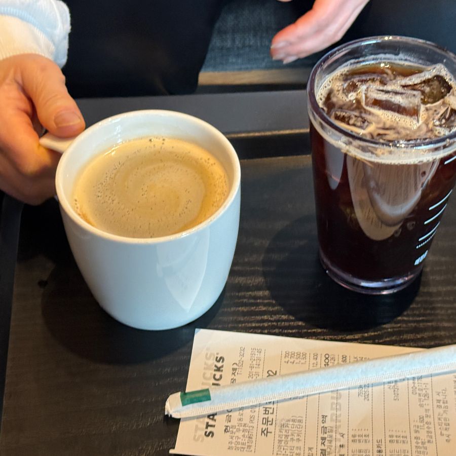 따뜻한 커피 한 잔