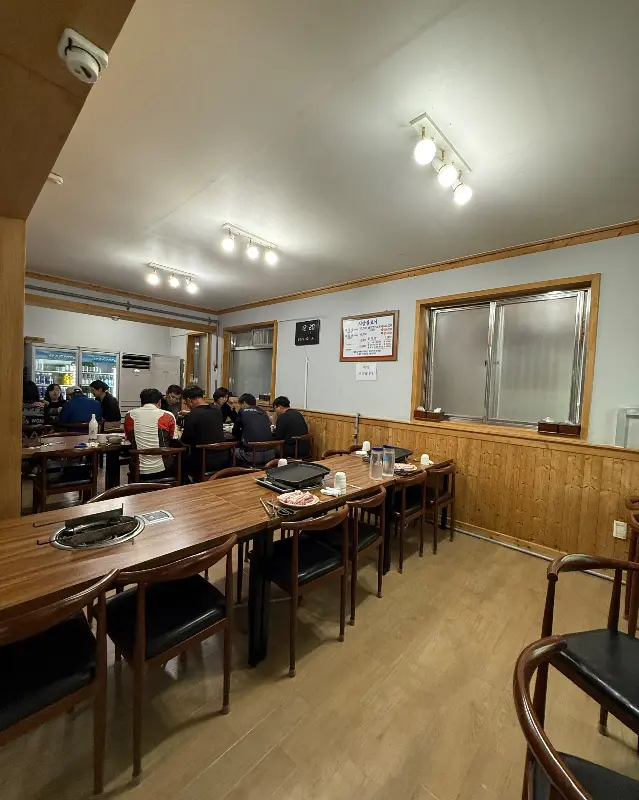시장불고기 내부 홀 전경