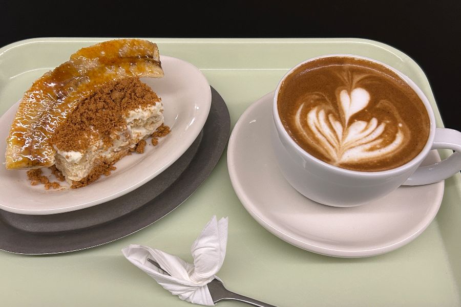 바나나 케이크와 라떼