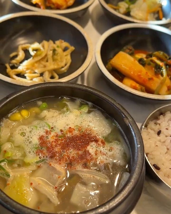 정갈하고 다양한 밑반찬