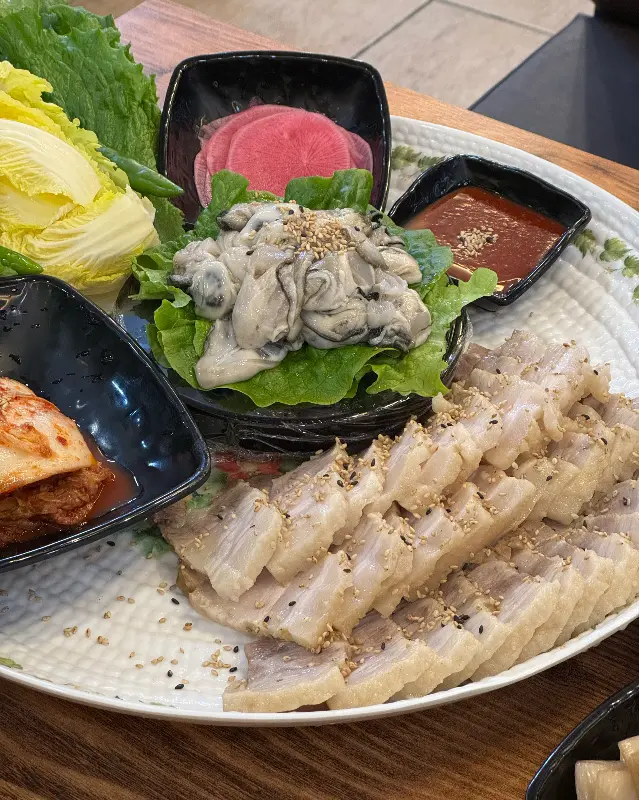 굴, 보쌈, 김치의 환상적인 조합