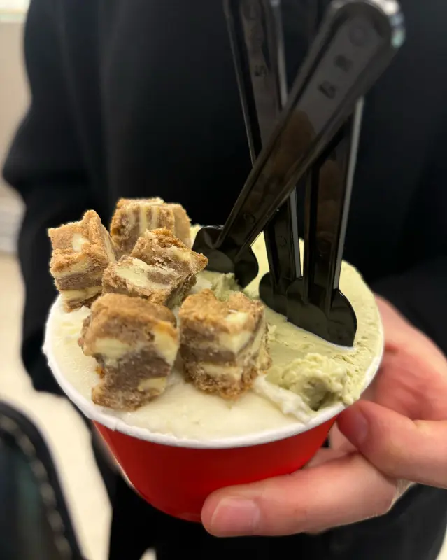 토핑이 가득한 젤라또