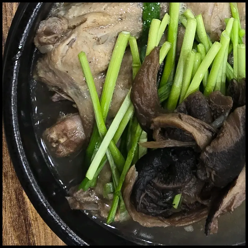 능이오리백숙과 밑반찬