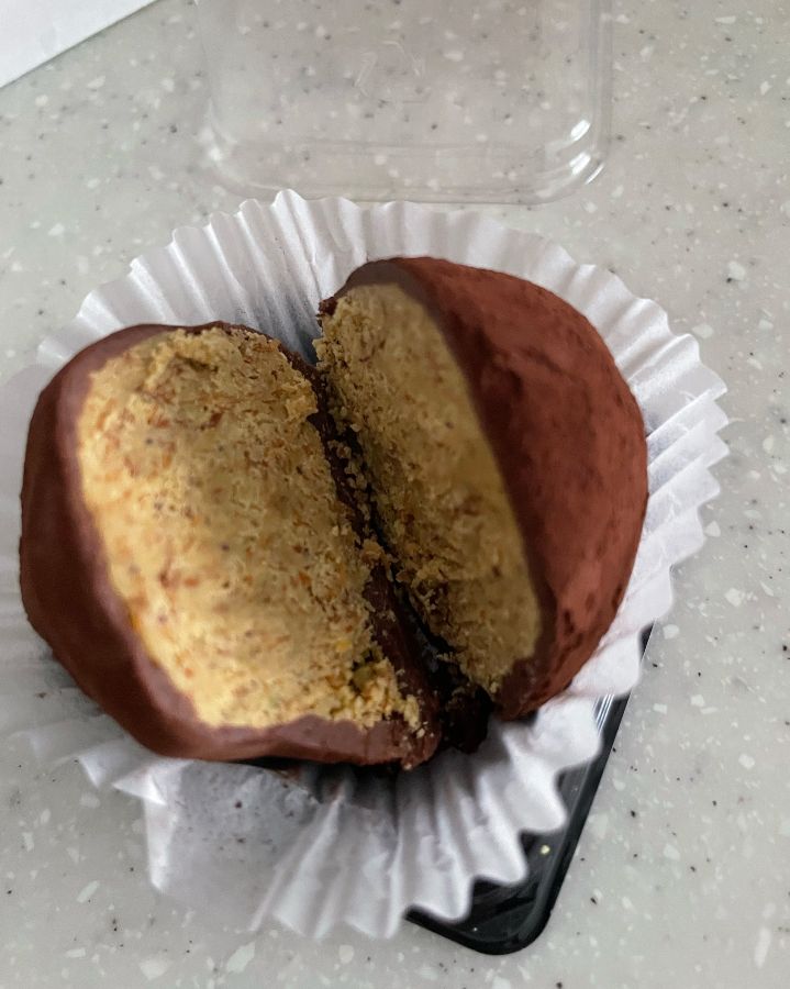 단면을 보여주는 두바이 초콜릿 쿠키