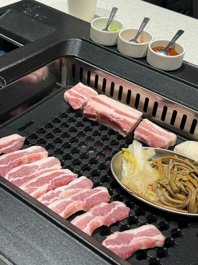 세련되고 프라이빗한 그리던고기 광교상현역점 룸 내부