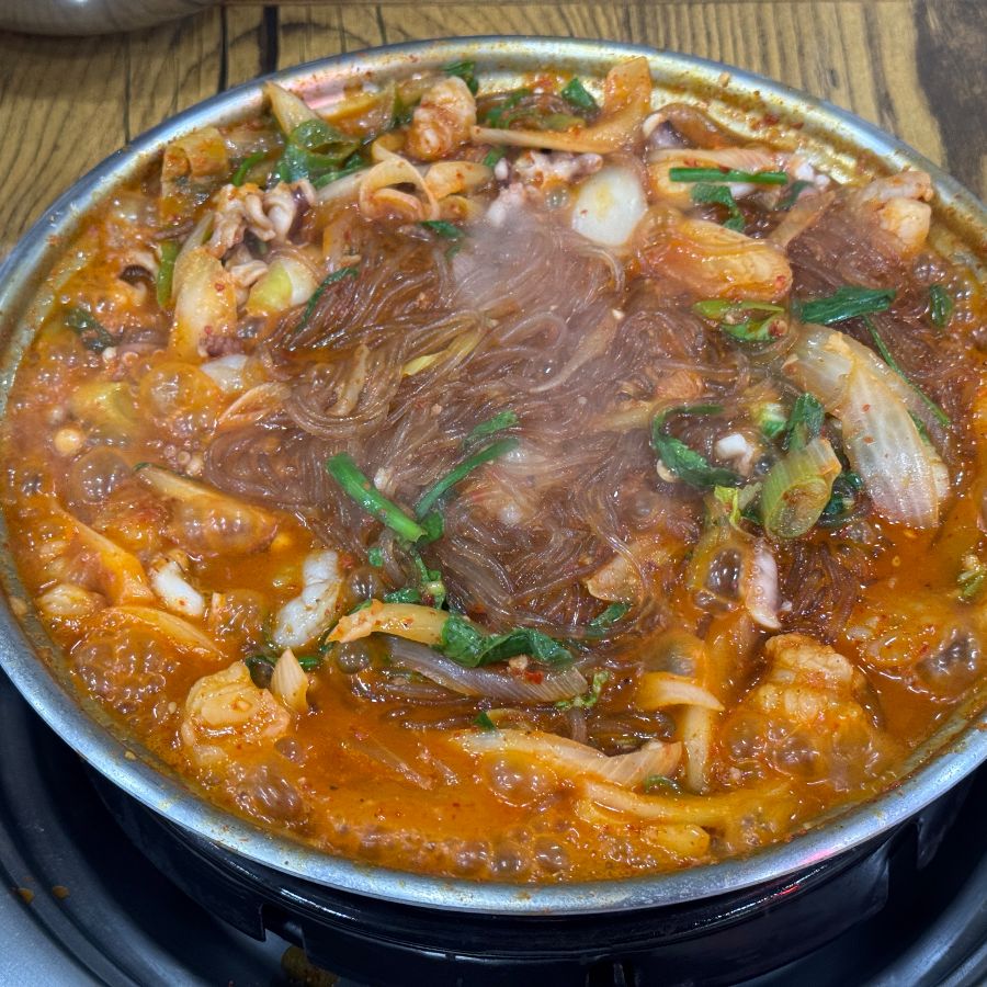 조방낙지 경주본점 낙곱새 조리 완료