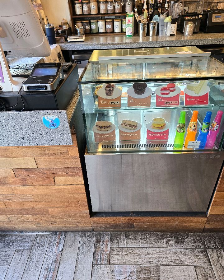 쇼케이스 안의 디저트