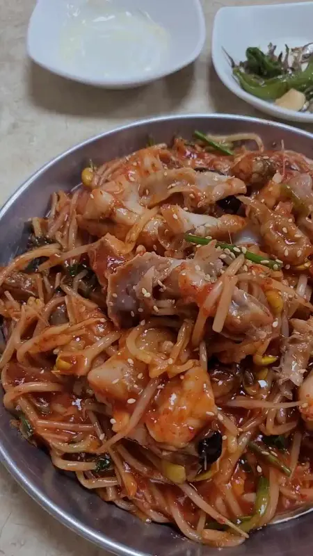 매콤한 양념이 돋보이는 아구찜