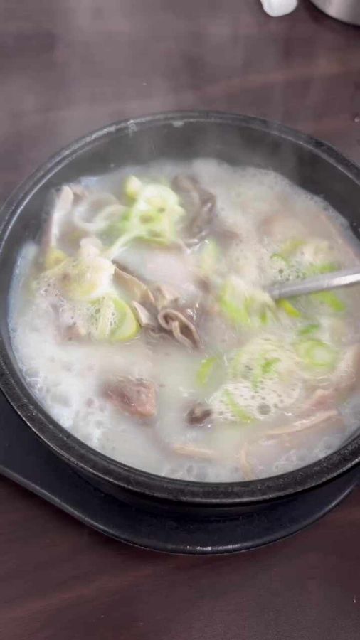 밥을 말아 먹는 국밥