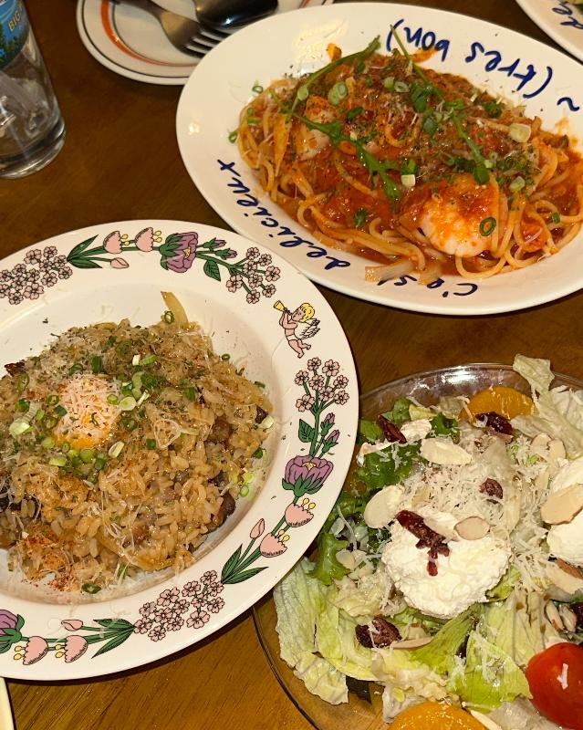 우삼겹 알리오올리오, 샐러드, 토마토 파스타