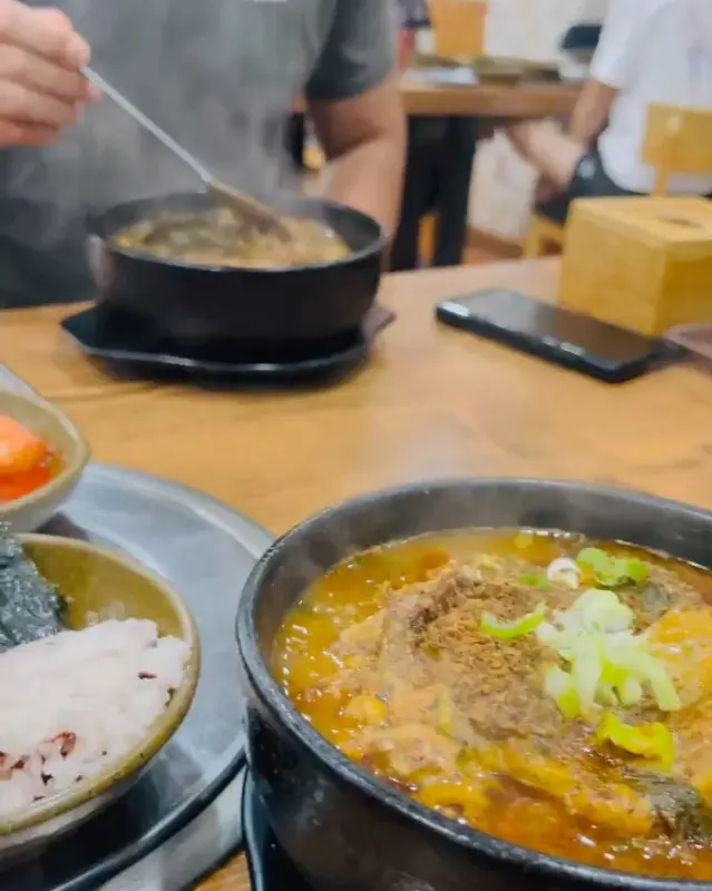 해장국 한 상 차림